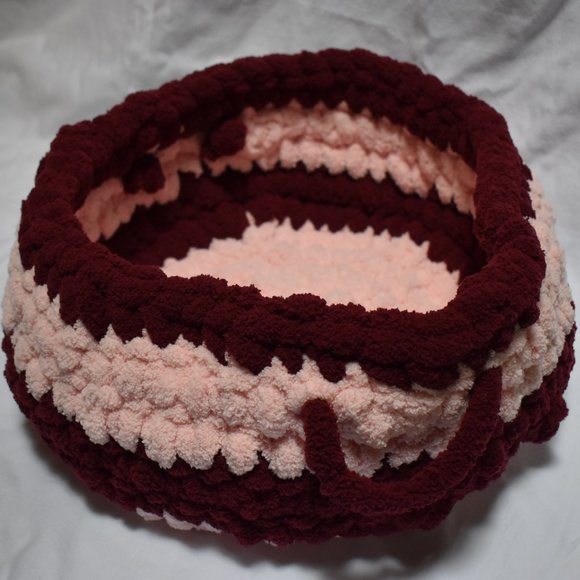 HAND CRAFTED Cochet Pet bed with Handles - Picture 3 of 9